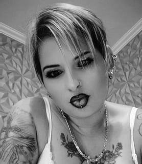 Viky (40) - Pécs - kép 1049697